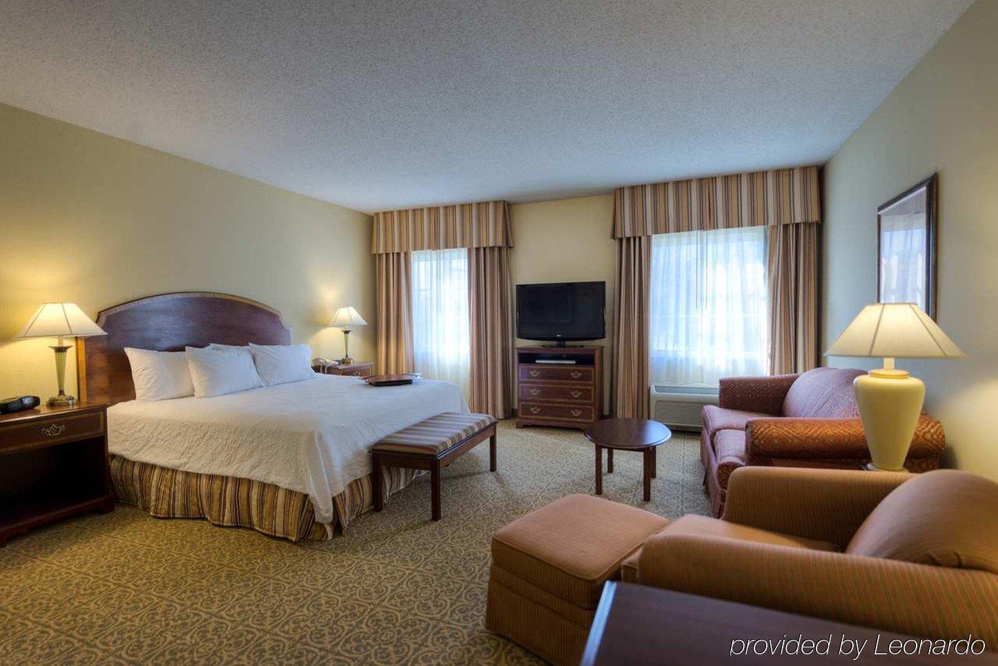 Hampton Inn&suites - 3*