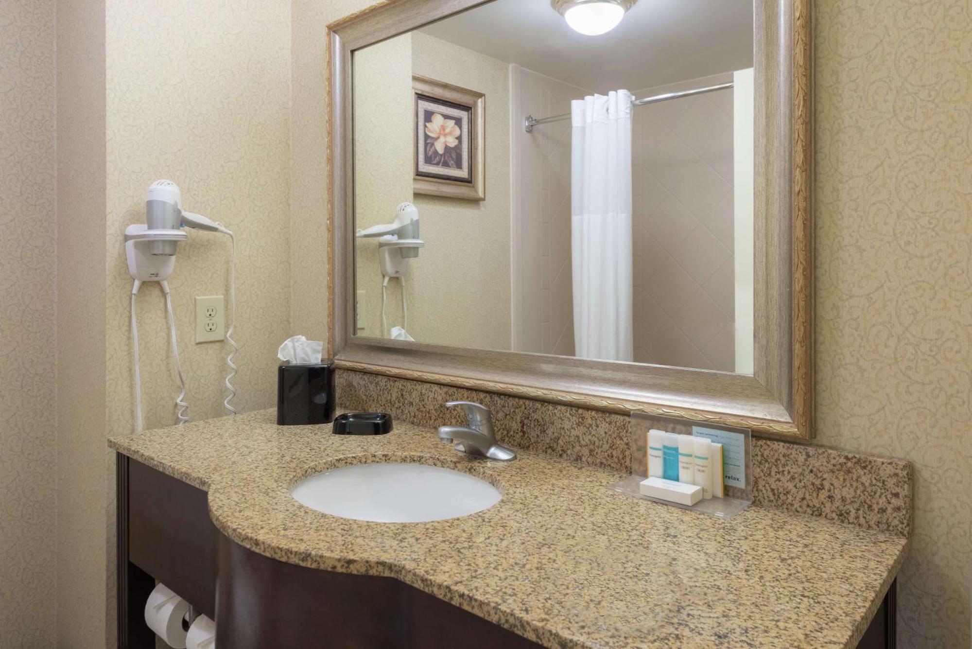 Hotel Hampton & - 3*