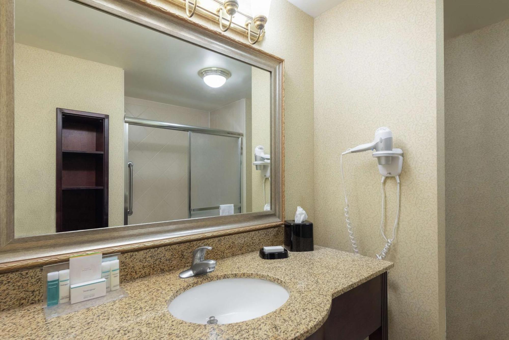 Hampton & - Hotel 3*