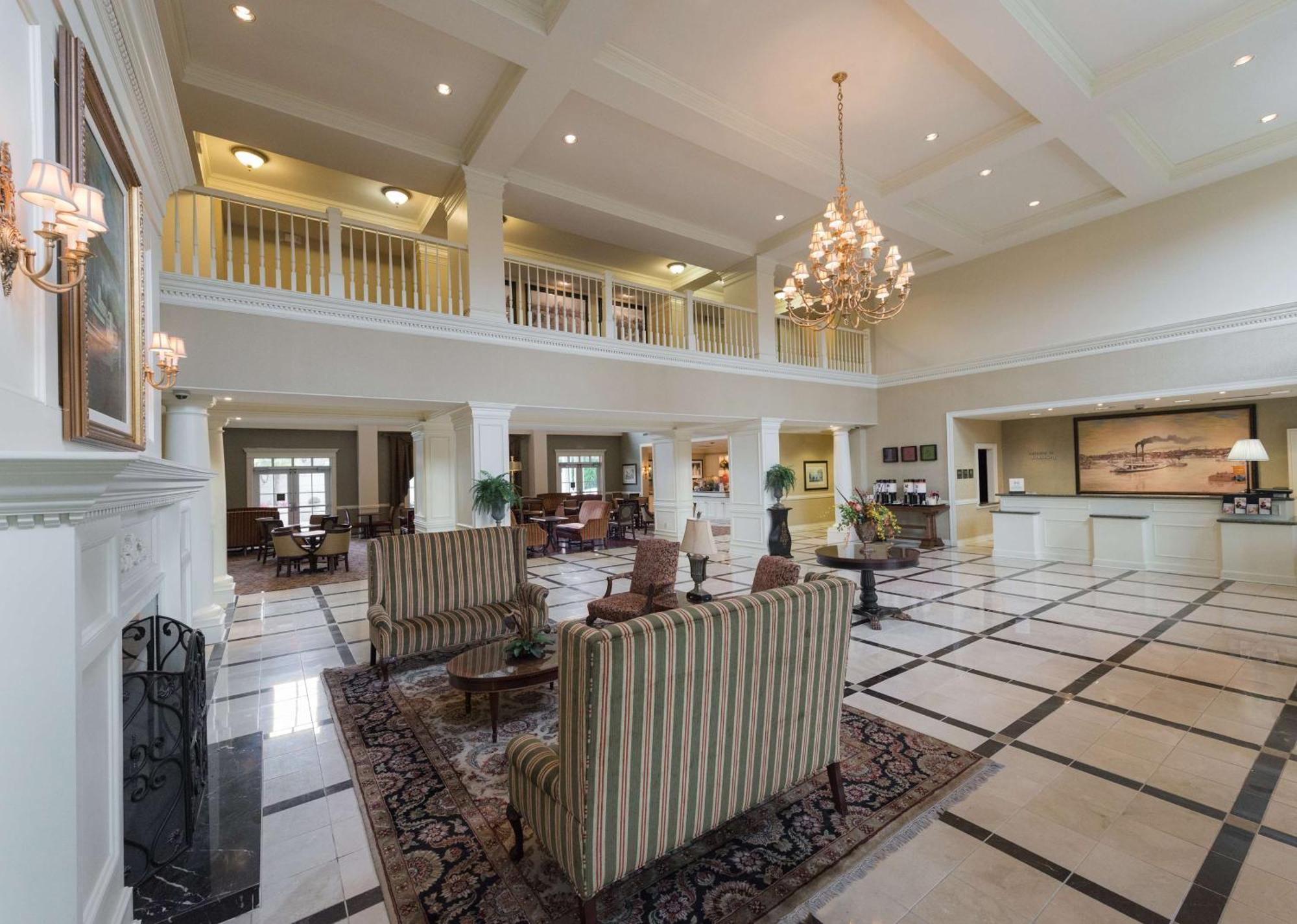 Hampton & - Hotel 3*